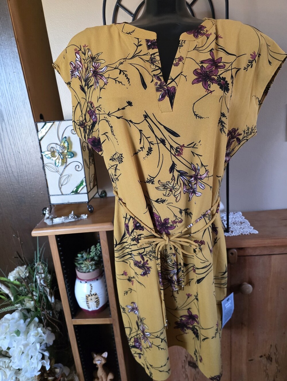 🆕️Le Chateau Yellow Botanical Floral Lined Belted Shift Dress